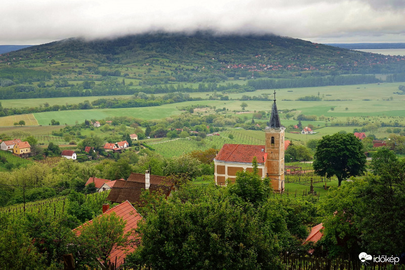 A mai nap reggelén Balatonnak tanúhegyei  úgy döntöttek, hogy nem mutatják meg magukat. Alszanak még ... 2019.05.16.