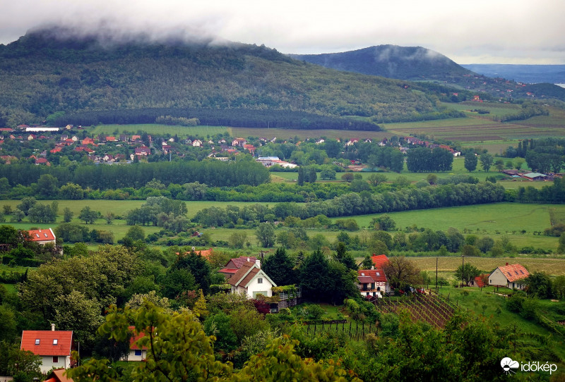 A mai nap reggelén Balatonnak tanúhegyei  úgy döntöttek, hogy nem mutatják meg magukat. Alszanak még ... 2019.05.16.