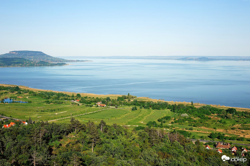 Fantasztikus panorámában gyönyörködve. Batsányi-kilátóból, Balatongyörök 2018-05-07