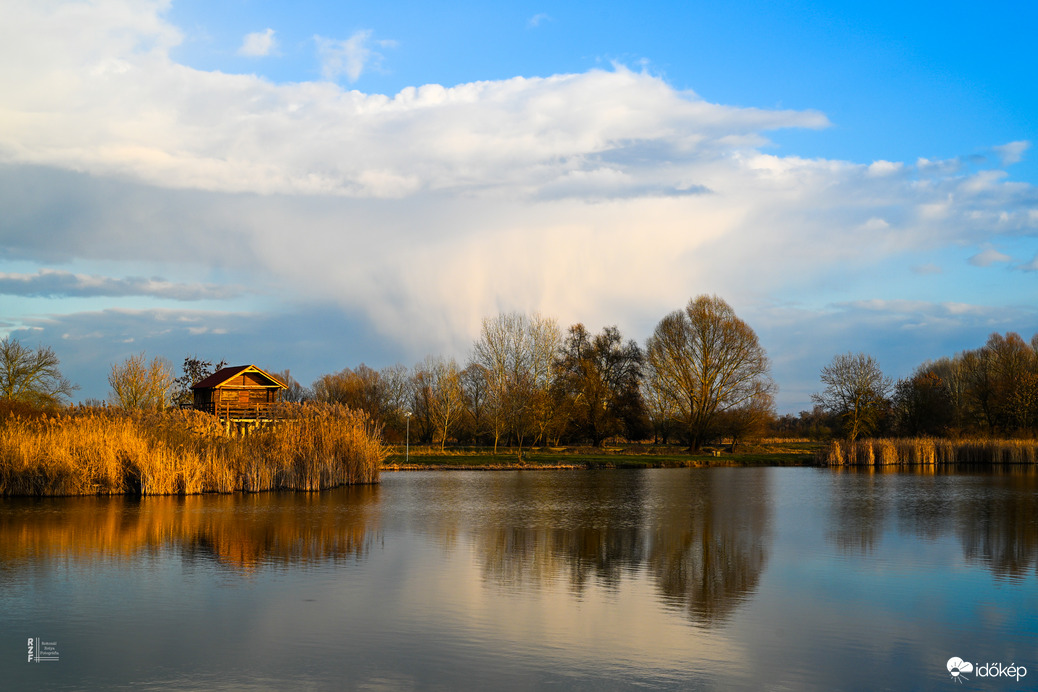 Nyarat idéző távoli záporok Tiszalökről fotózva