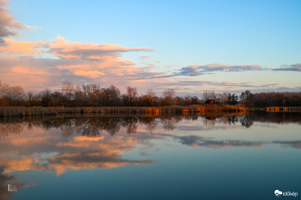 Nyarat idéző távoli záporok Tiszalökről fotózva