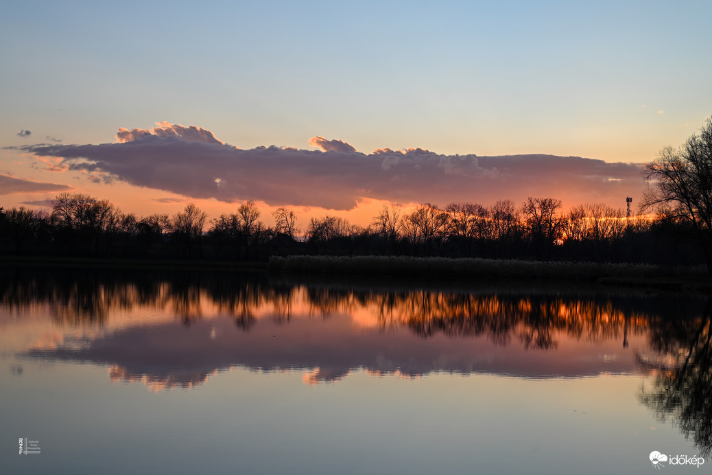 Nyarat idéző távoli záporok Tiszalökről fotózva
