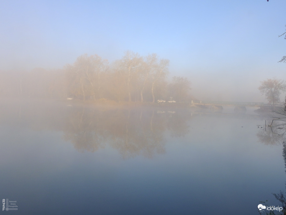 Ködös reggel a tiszalöki Kis-Tiszán