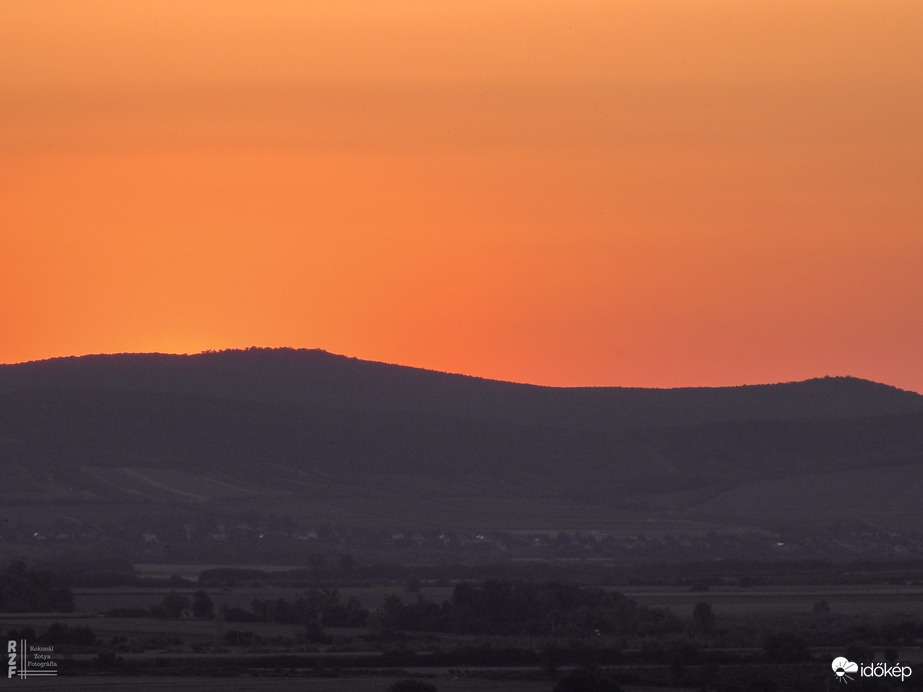 Szaharai naplemente, Tarcal