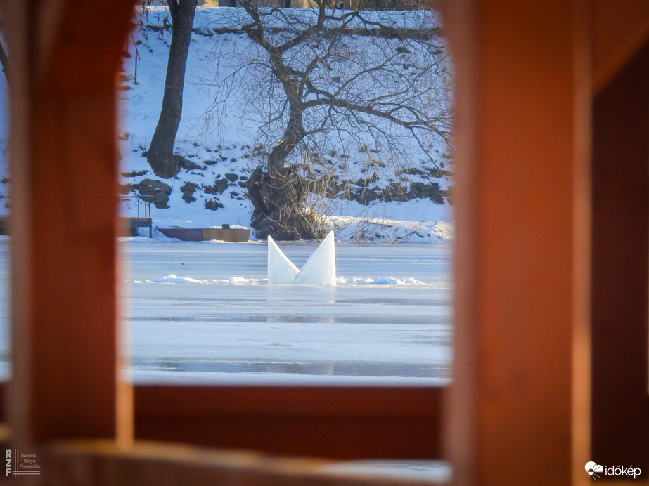 Amikor a jég elkezd mesélni: jégpókok, rianások, lékelés