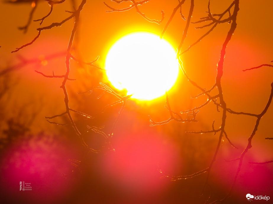 Elbűvölő naplemente a tiszalöki Kis-Tisza holtágnál