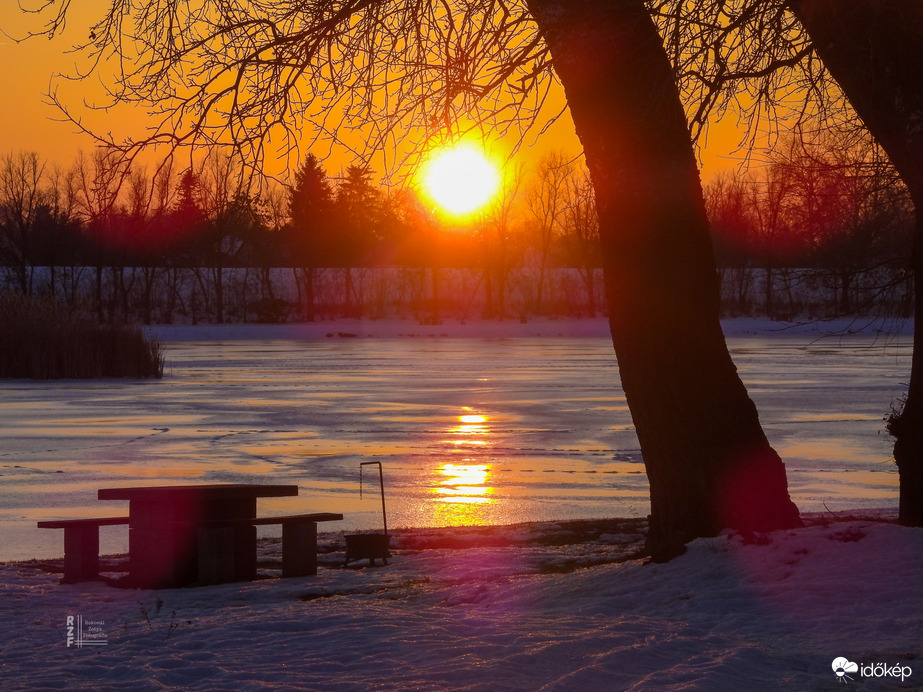 Elbűvölő naplemente a tiszalöki Kis-Tisza holtágnál