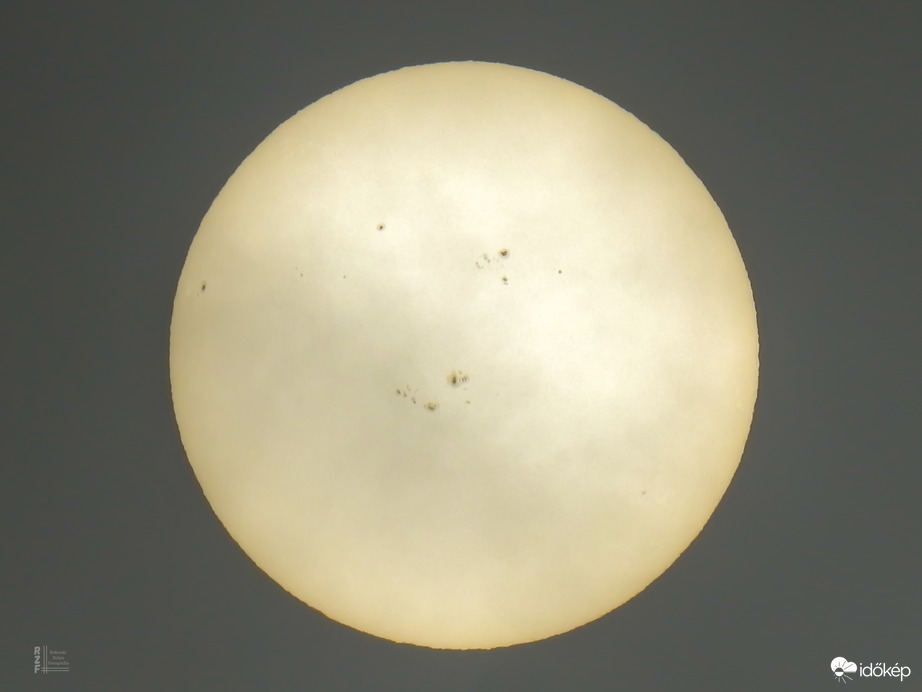 Napkitörések a felszakadó köd fátylán át (Tiszalök)