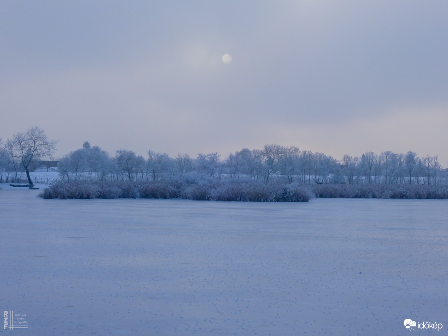 Nem mindennapi fagyvirágok nyílnak a Kis-Tiszán