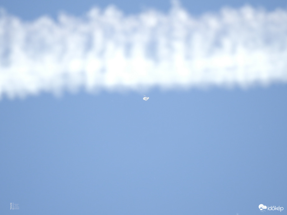 Érdekes objektum Tiszalök felett. Meteorológiai ballon?