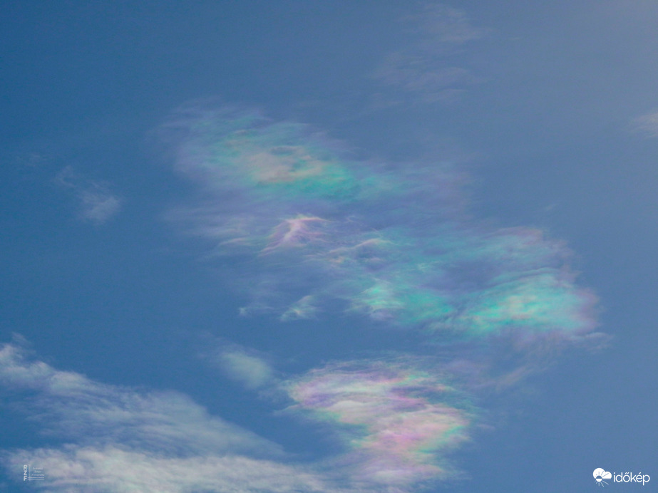 Újból irizáltak a felhők
