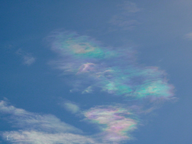 Újból irizáltak a felhők