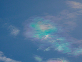 Újból irizáltak a felhők