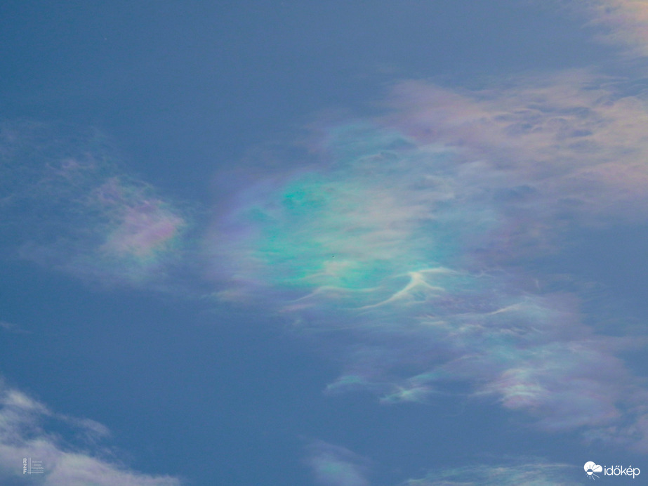 Újból irizáltak a felhők