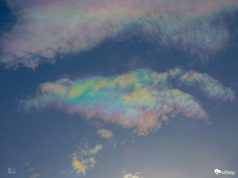 Még néhány további irizáló felhő pár perccel korábban Tiszalökről
