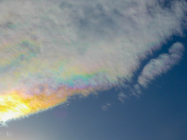 Még néhány további irizáló felhő pár perccel korábban Tiszalökről