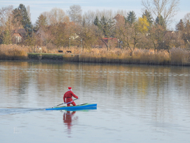 Rénszarvasok szabadságon – Mikulás kenuval szelte a Nyíregyháza Sóstói tavat