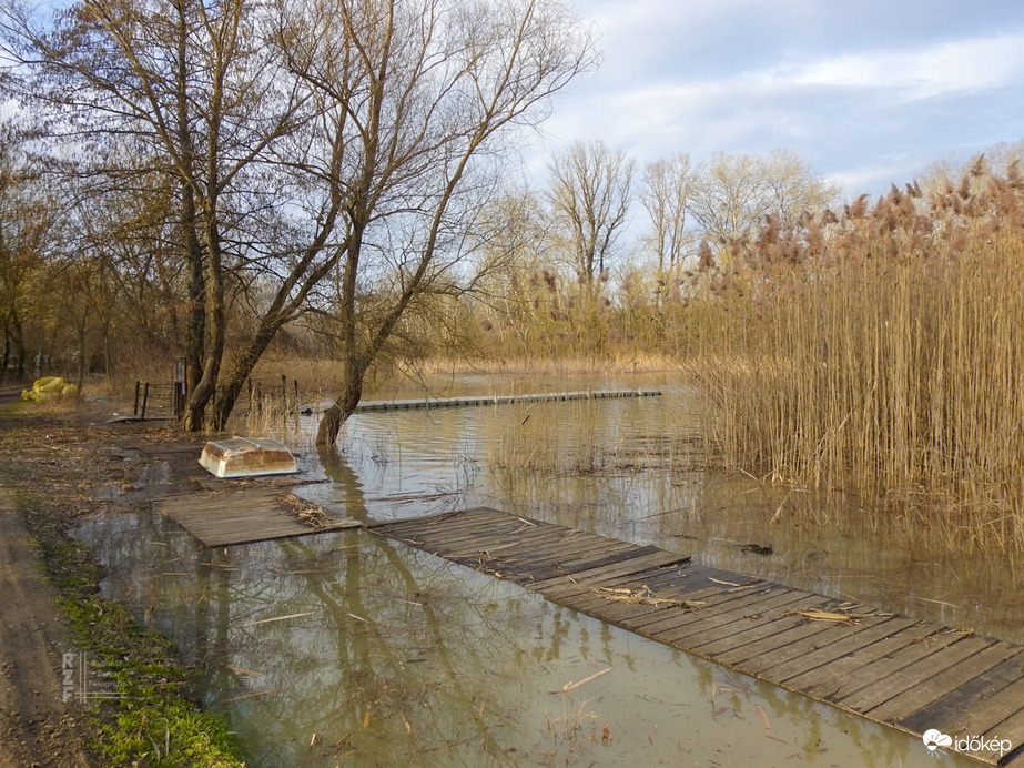 Árvíz, 520 cm, Tiszalök/Szepi-tanya, strand, kalandpark