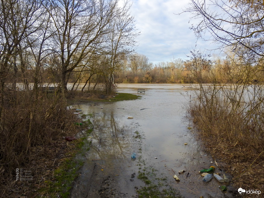 Árvíz, 520 cm, Tiszalök/Szepi-tanya, strand, kalandpark