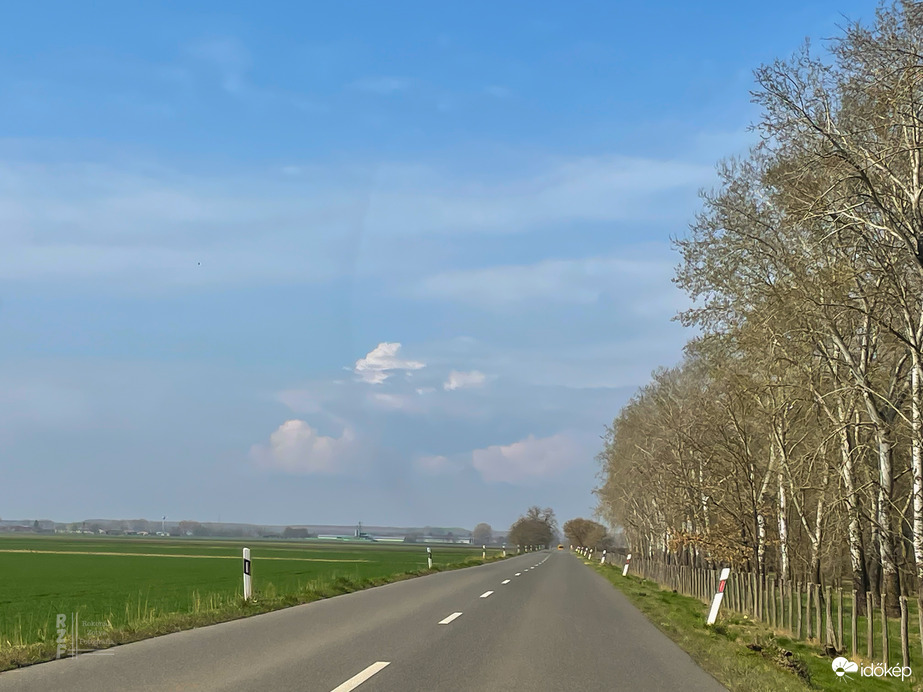 Távoli zivatarfelhők