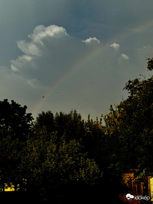 Csabai szivárvány esőcseppekkel