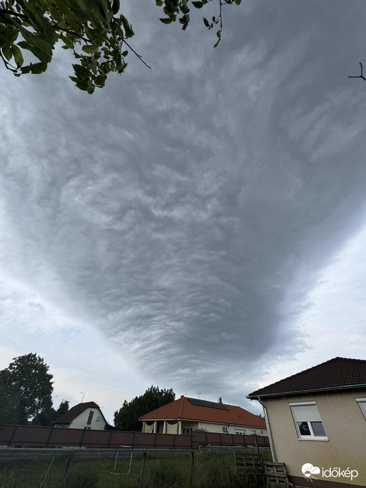 Érdekes felhő