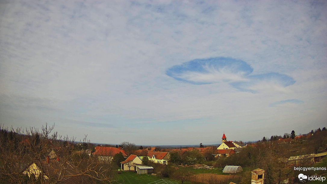 Lyukfelhő nyugaton