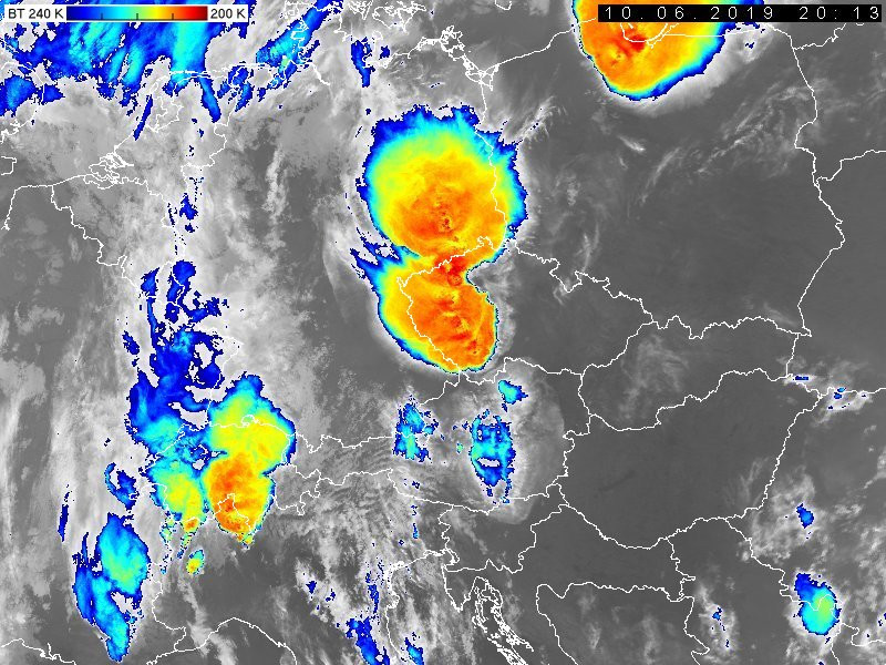 Hatalmas zivatarfelhők a műholdon (Forrás: http://portal.chmi.cz)