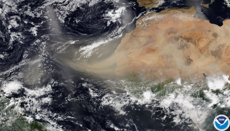 Szaharai porkitörés (Forrás: NOAA)