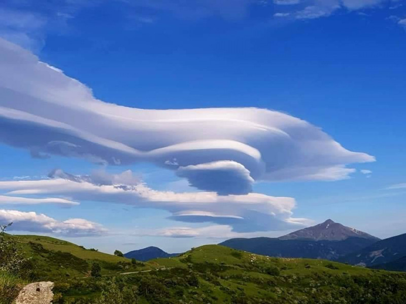Tegnapi lencsefelhők Olaszországban Forrás: Emilia Romagna Meteo / Facebook