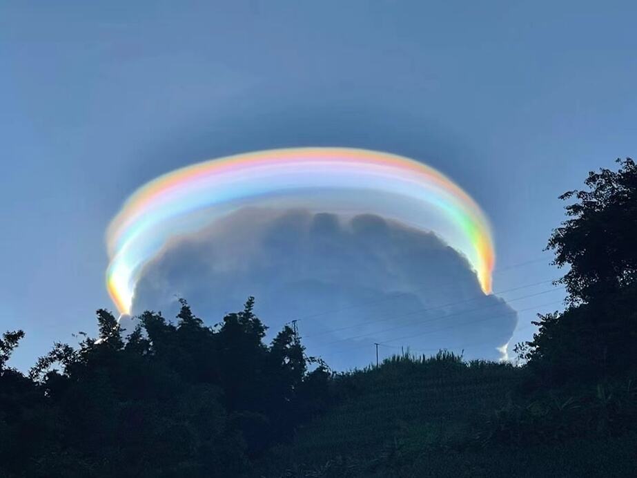 Irizáló pileus Kínában (Forrás: Red Climática Mundial / Facebook)