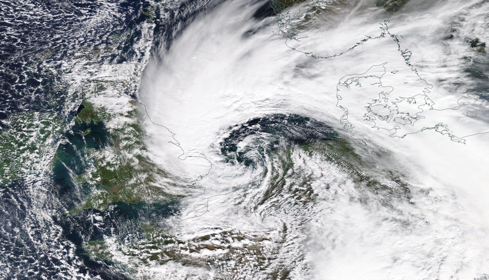 A pénteki Odett nevű vihar a NASA műholdképén