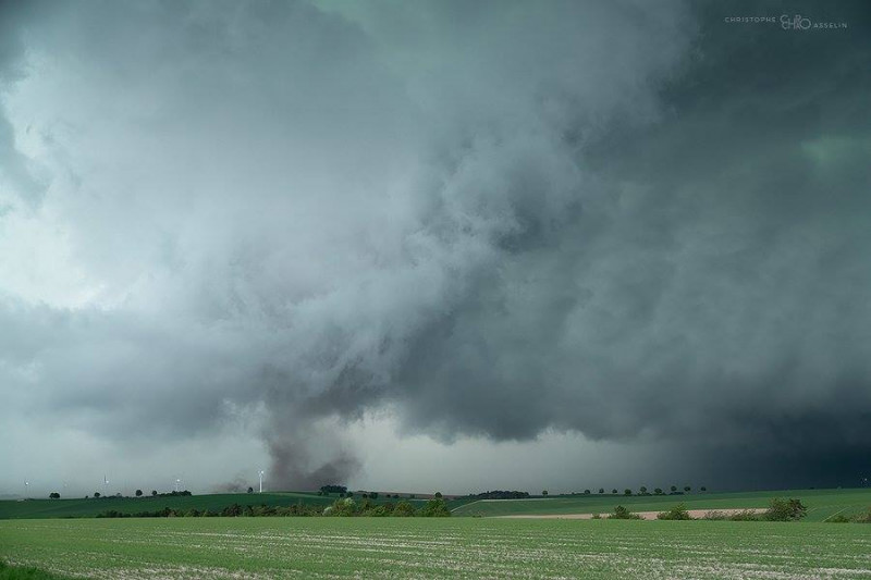 Tornádó Franciaországban (Forrás: Severe Weather Europe/Christophe Asselin)