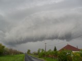 Kezdődik.