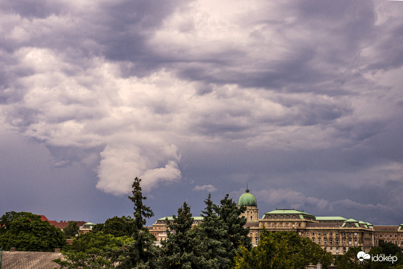 Így érkezett a zivatar Budapestre. 
