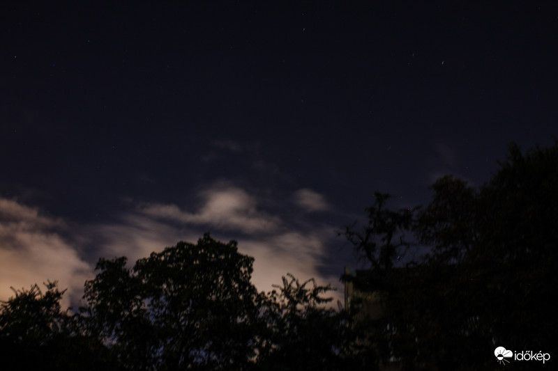 Ma 0:30 éjjel fehér felhők 1