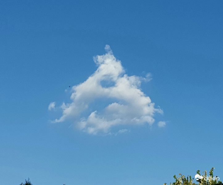 A-betű formájú felhő 