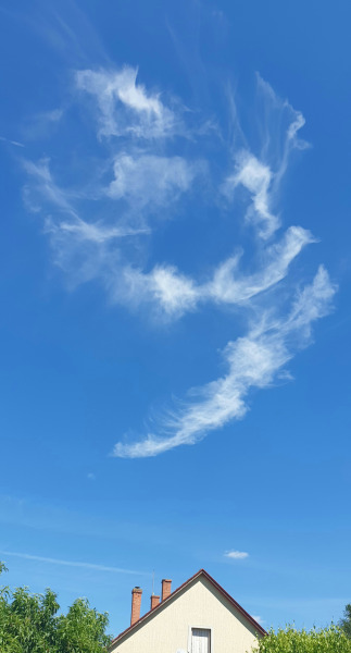 9-es formájú felhő 