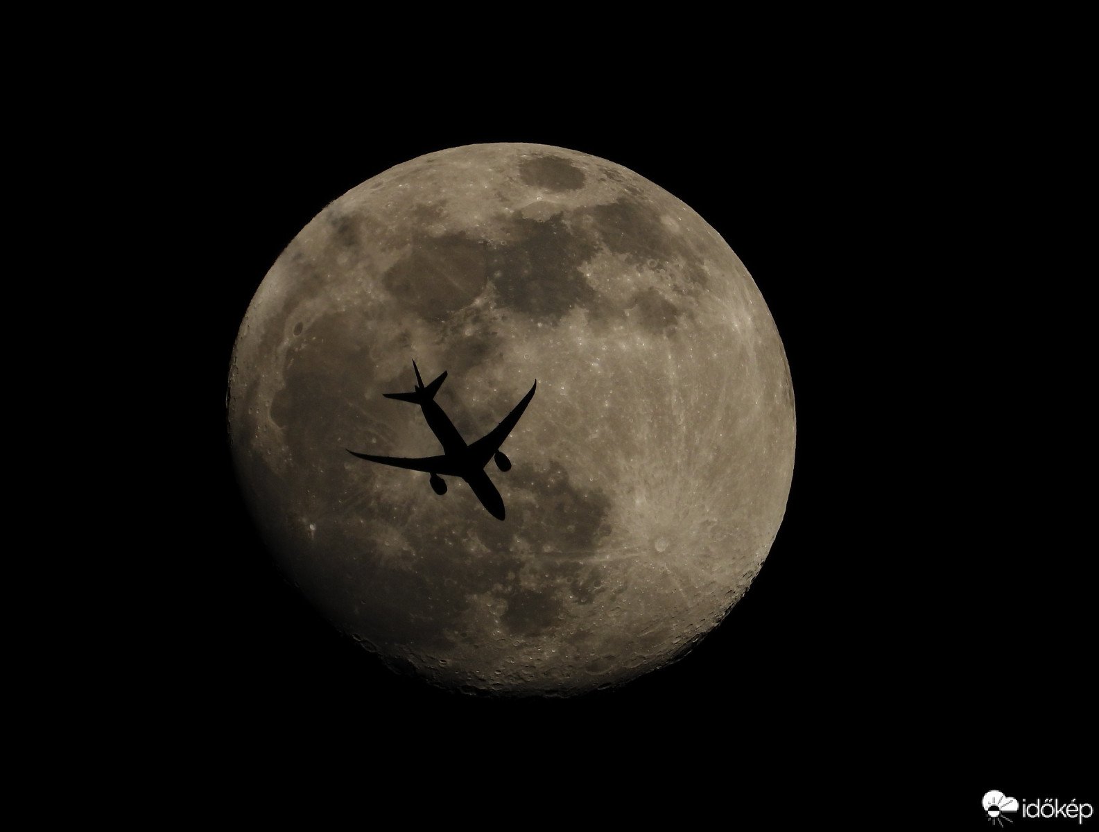 Hold + repülő