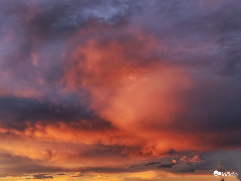 Egykori zivatar üllője alkonykor