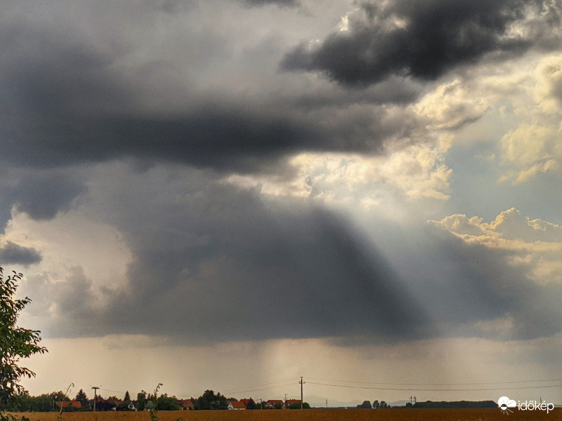 Vonuló frissítő zápor