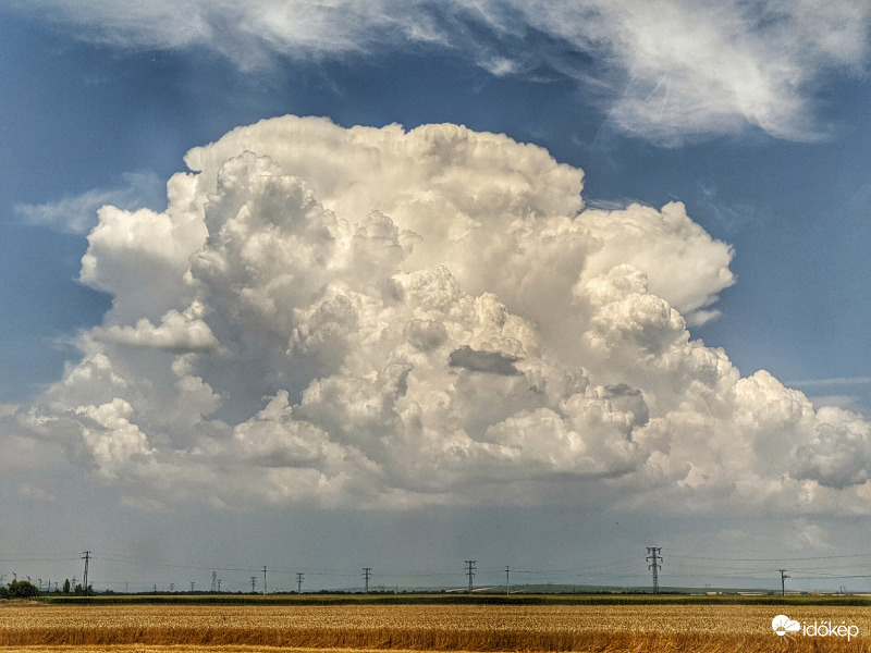 Robbanó felhőbomba
