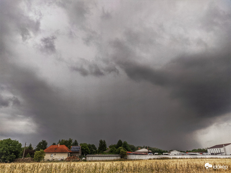 Azóta már leszakadt az ég