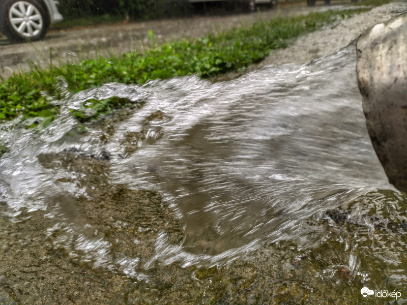 Ami a csövön kifér :)