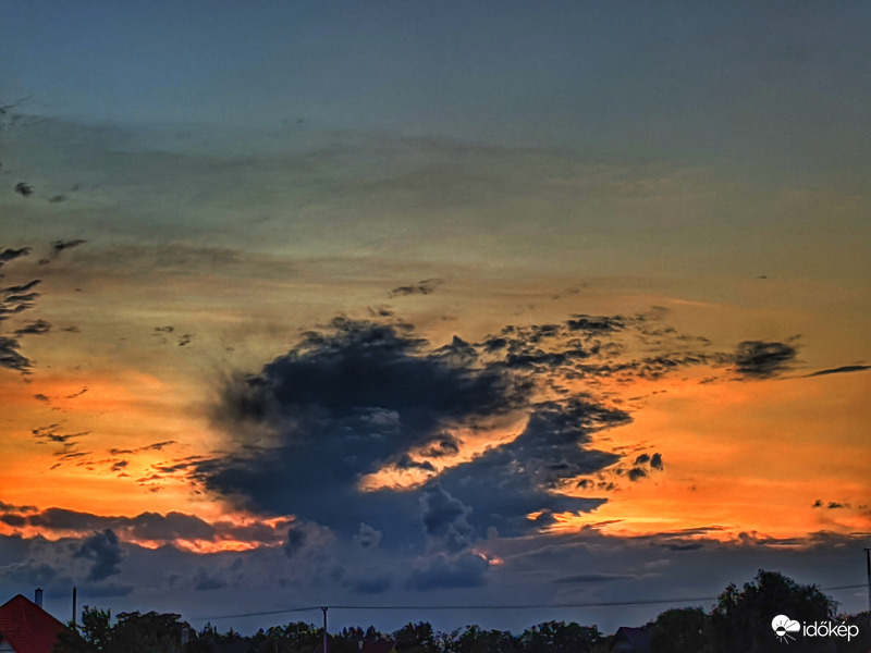 Előbújt egy dinó napnyugtára