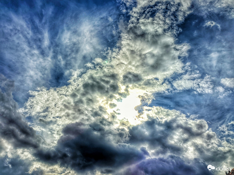 Délutáni égi misztikum