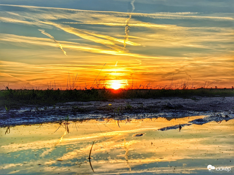 Tükröződő alkonyat