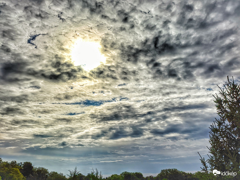 Felhős reggeli órák 