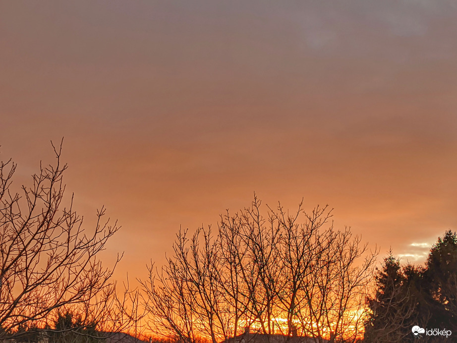 Szeles decemberi napnyugta