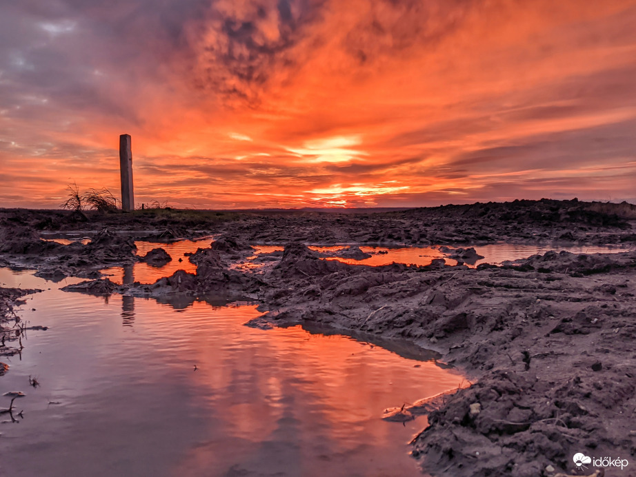 Napnyugta a szántón
